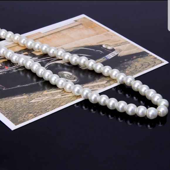 Elegant ivory white glass imitation pearl necklace - Picture 6 of 6